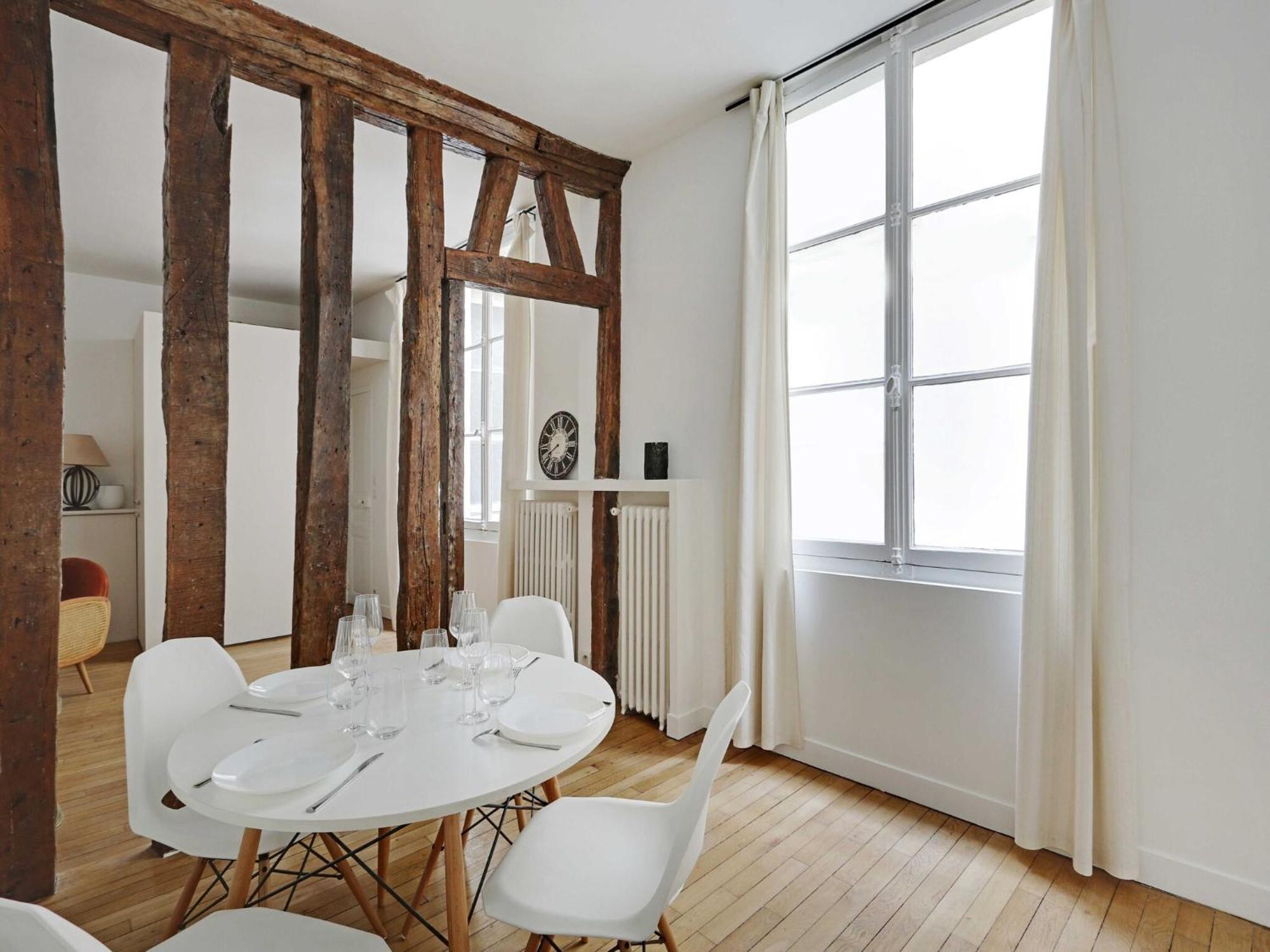 Apartment Elegance & Parisian Charm In Heart Of Rive Gauche Paris